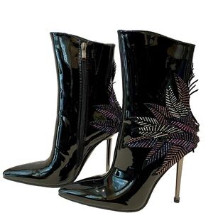 NEW Azalea Wang Black Patent Leather Leaf Heel Booties Size 7.5